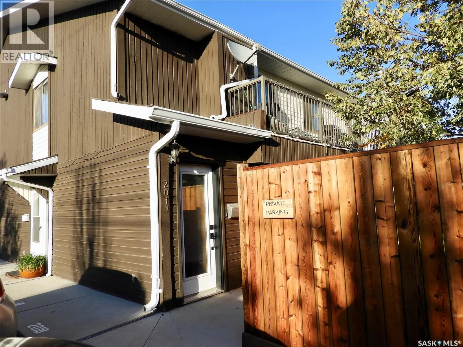 201B 213 Main STREET