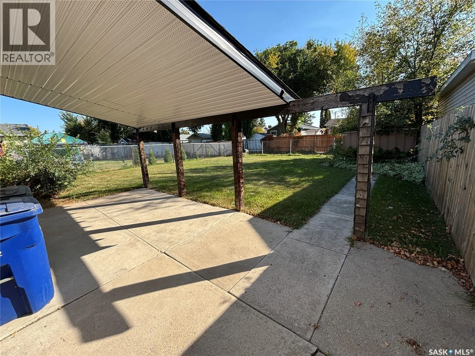 253 Lloyd CRESCENT