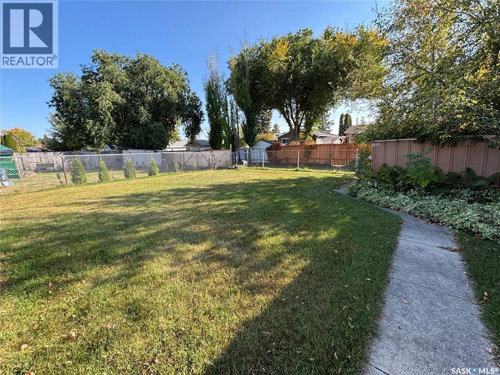 253 Lloyd CRESCENT