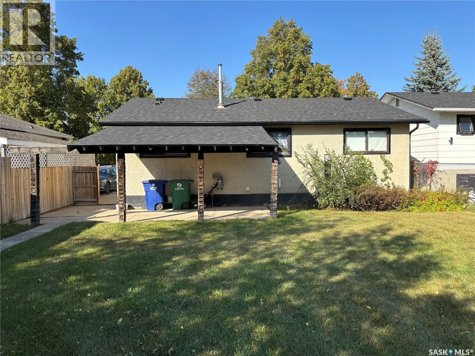 253 Lloyd CRESCENT