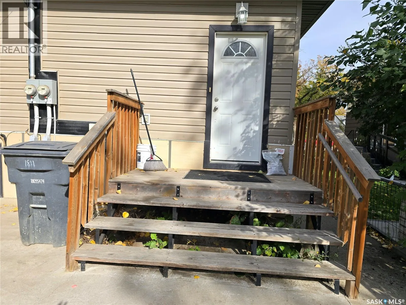 1811 20th STREET W