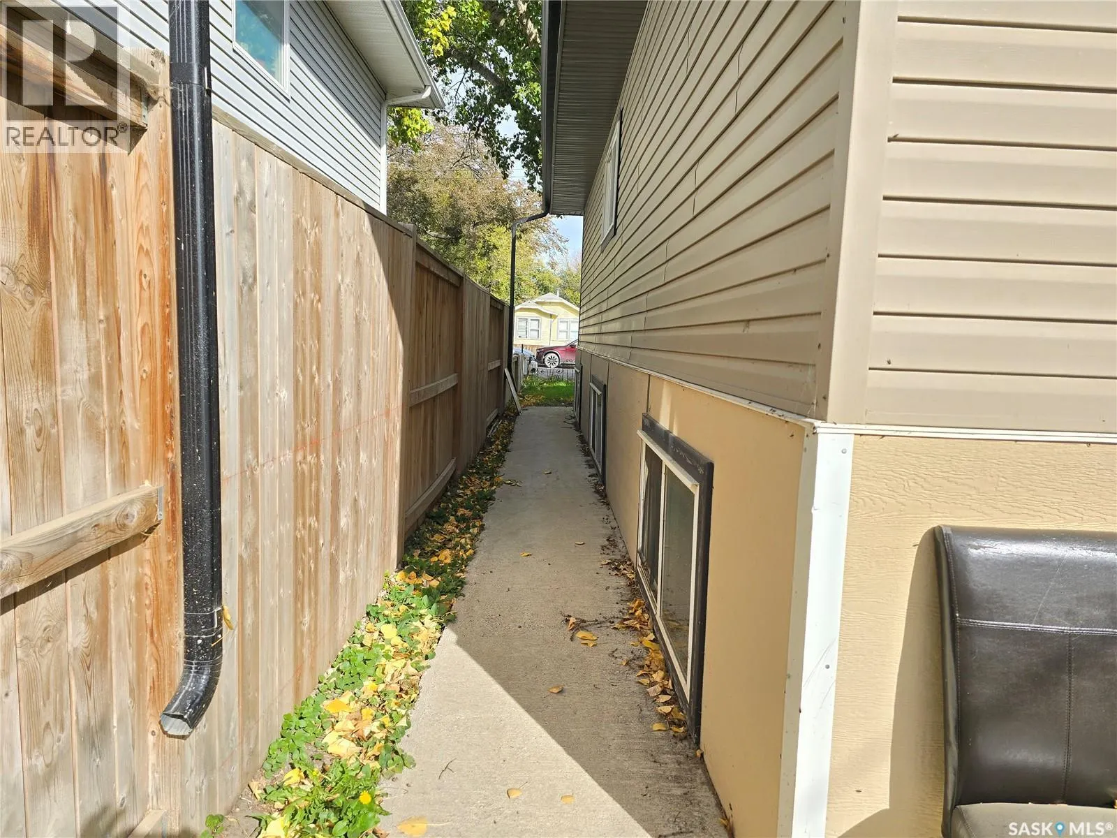 1811 20th STREET W