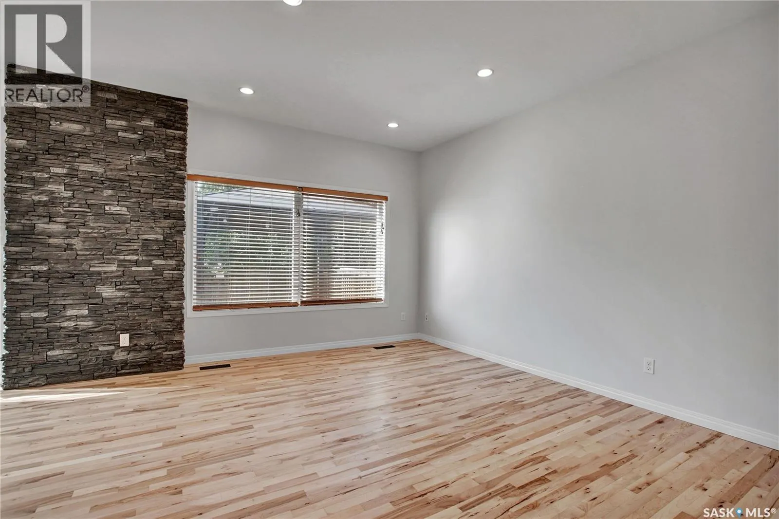 150 Ashworth CRESCENT