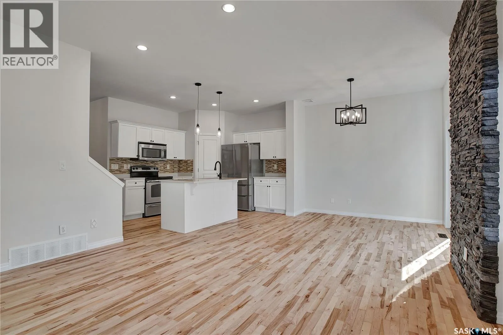 150 Ashworth CRESCENT