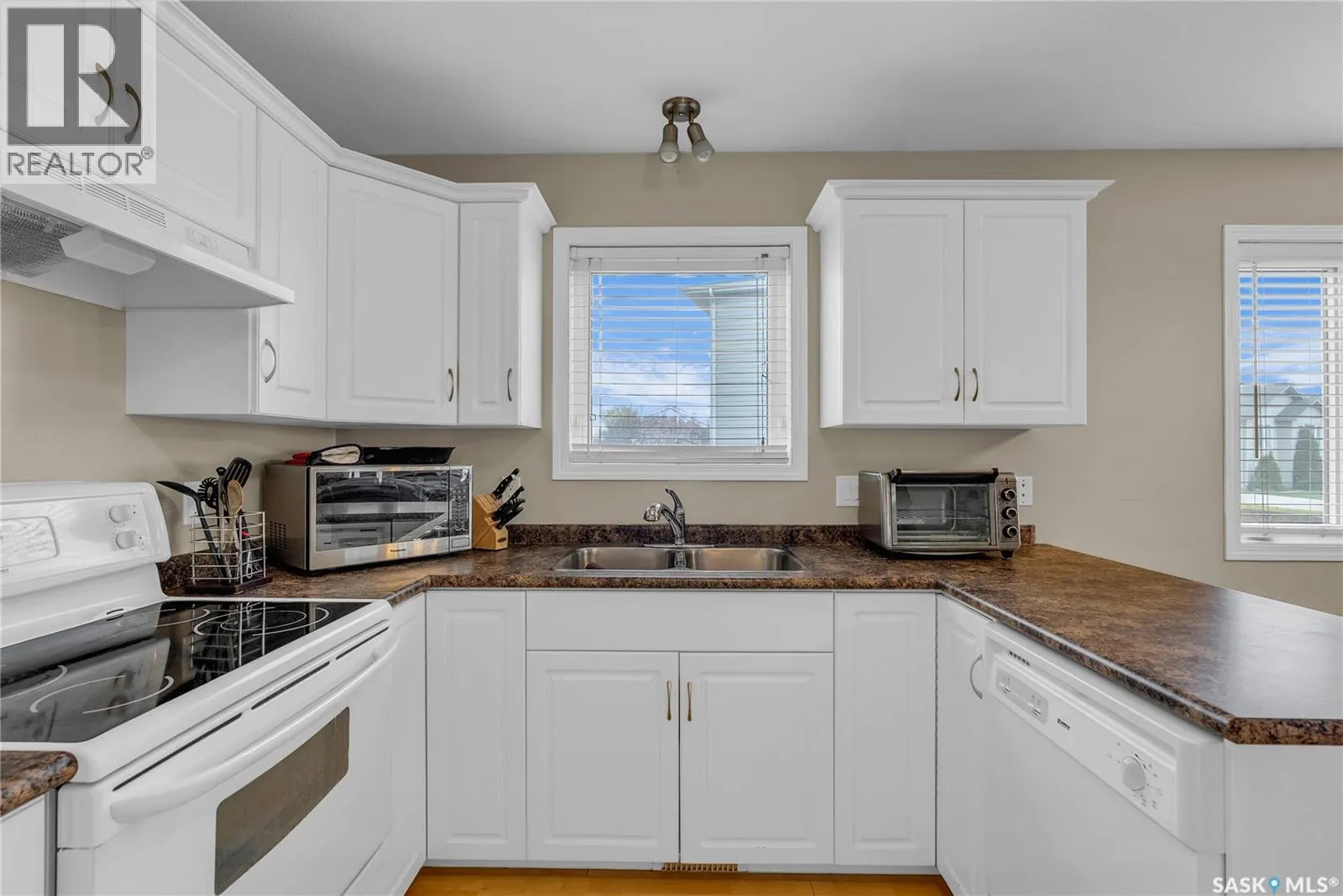 403 Rutherford CRESCENT