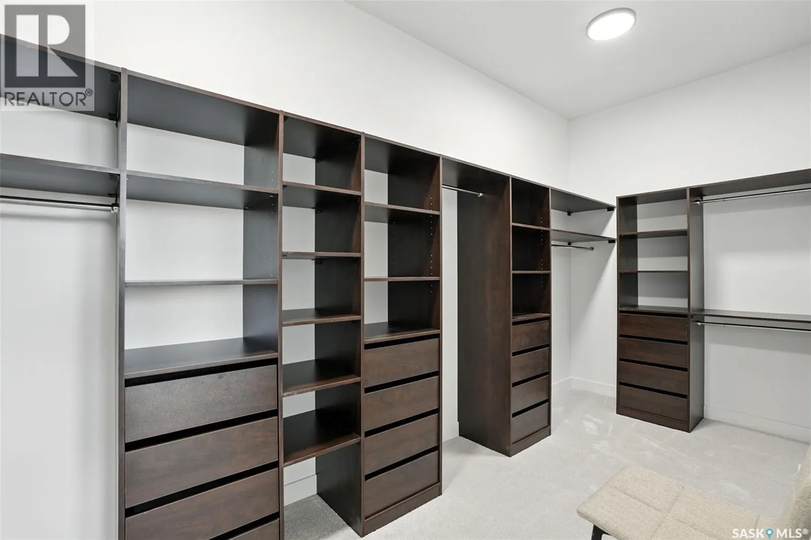 319 Woolf BAY