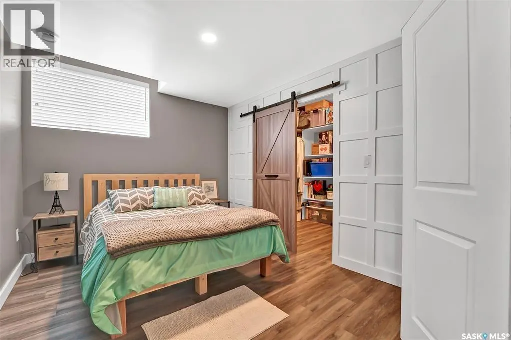 737 Gowan ROAD