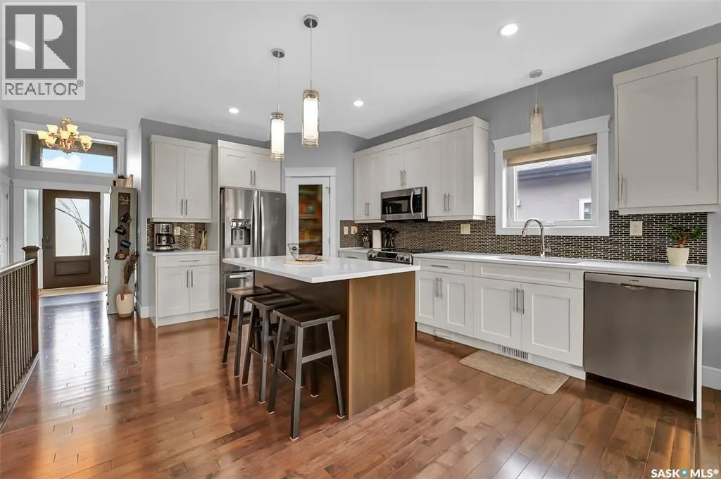 737 Gowan ROAD