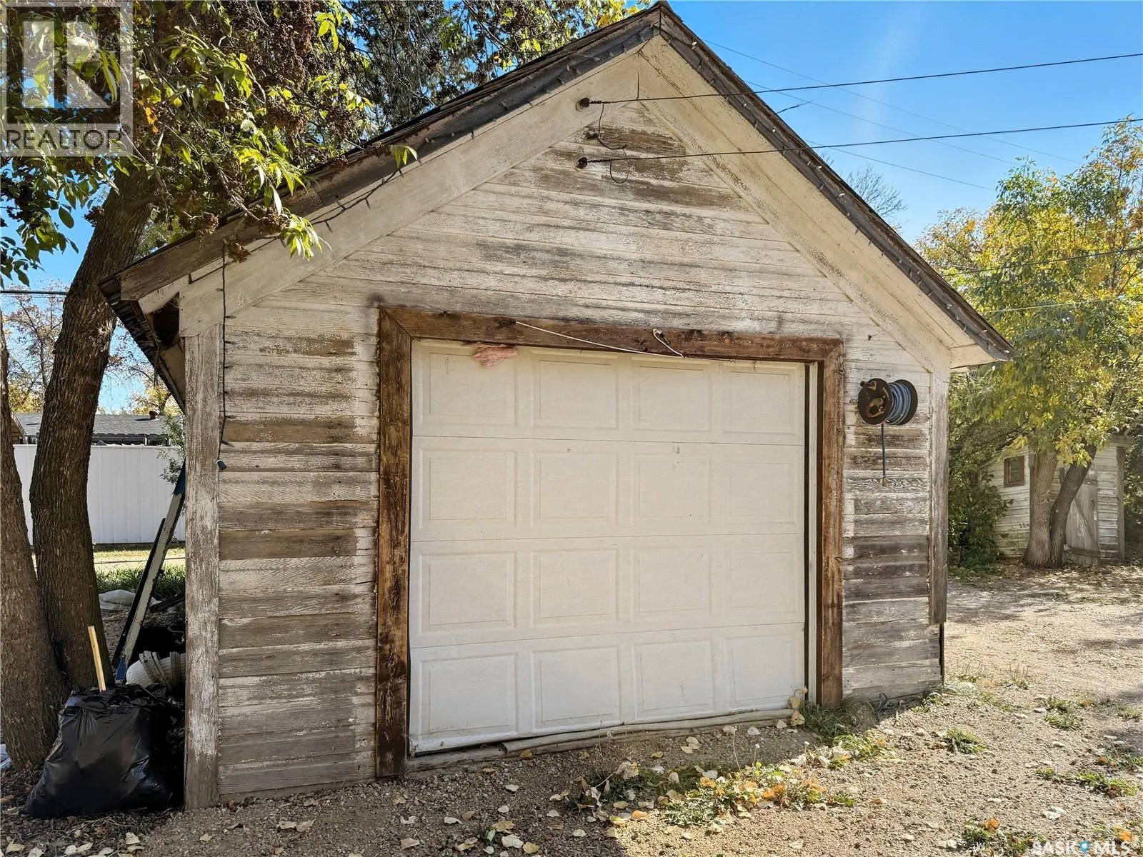 319 Dennis STREET