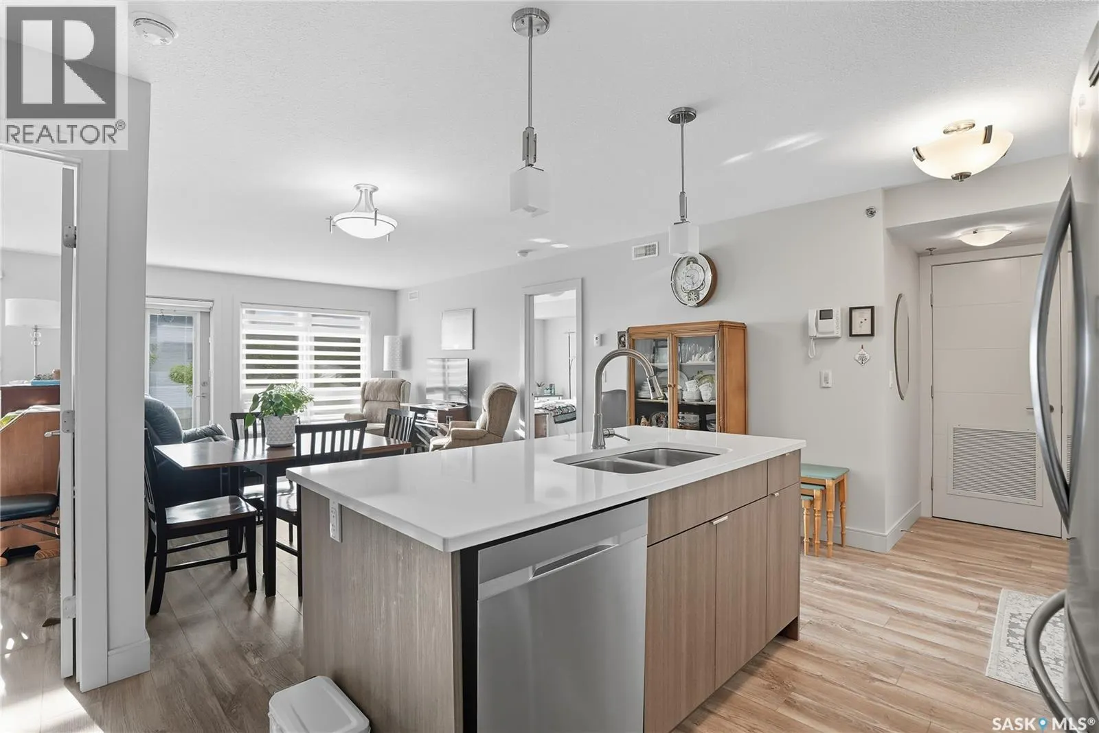 323 121 Willowgrove CRESCENT