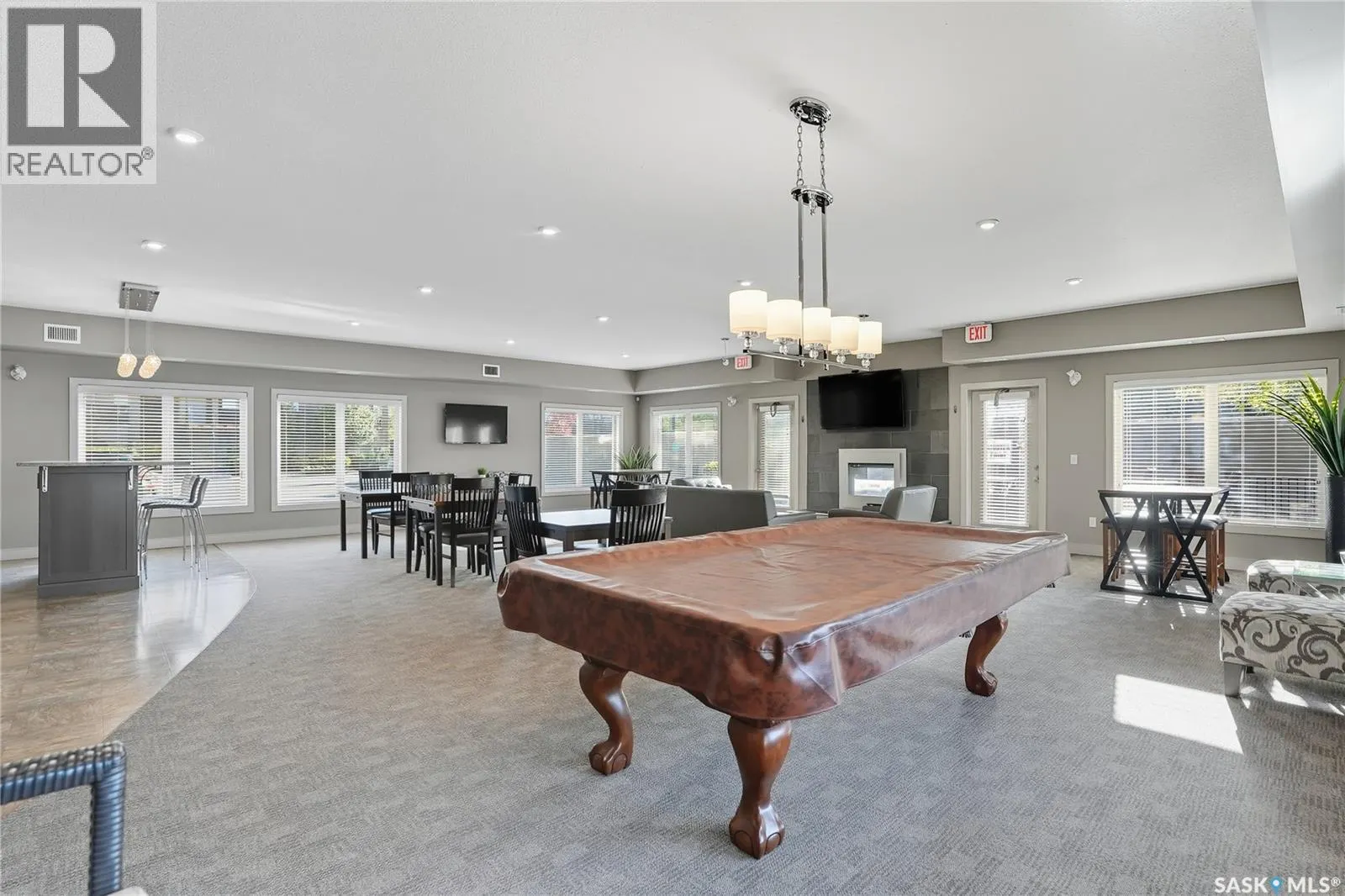 323 121 Willowgrove CRESCENT