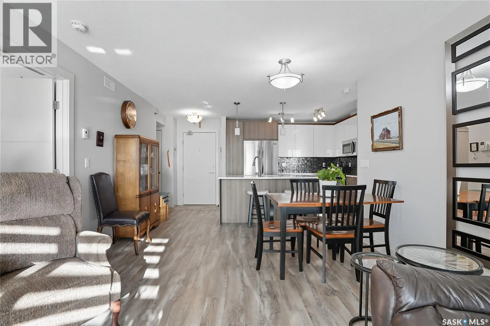 323 121 Willowgrove CRESCENT