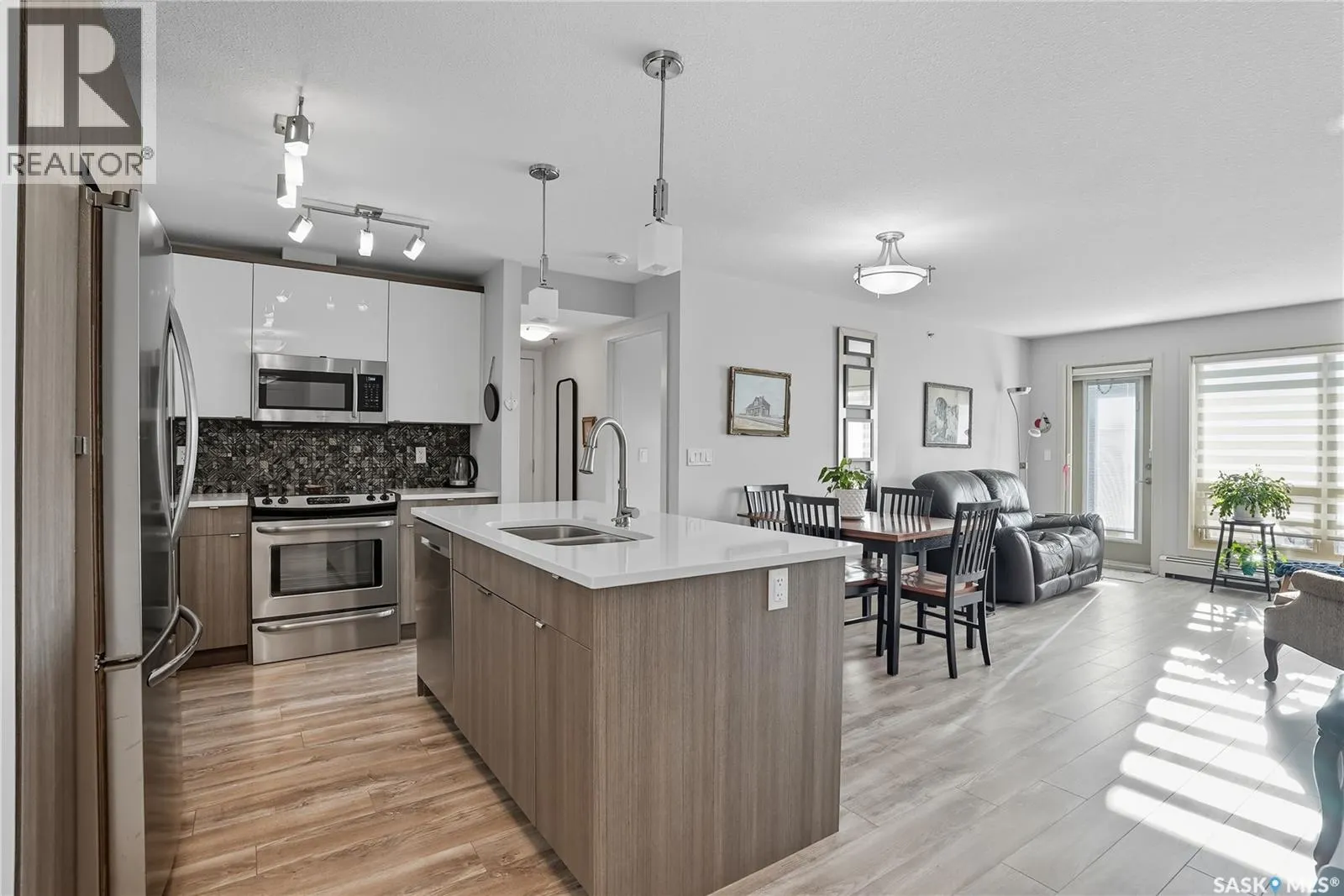 323 121 Willowgrove CRESCENT