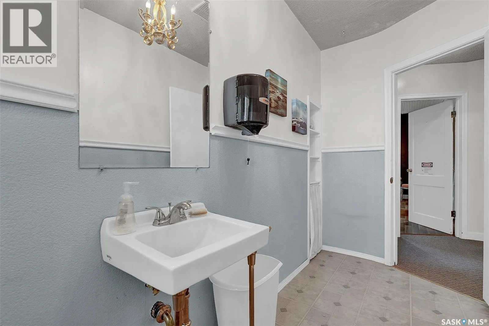 122 Central AVENUE