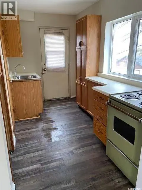325 & 329 4th AVENUE SW