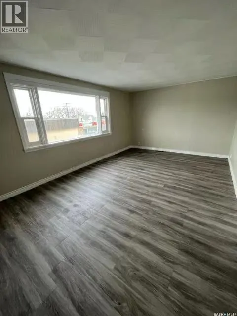 325 & 329 4th AVENUE SW