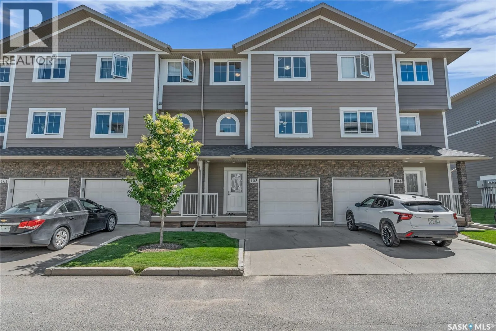 103 212 Willis CRESCENT