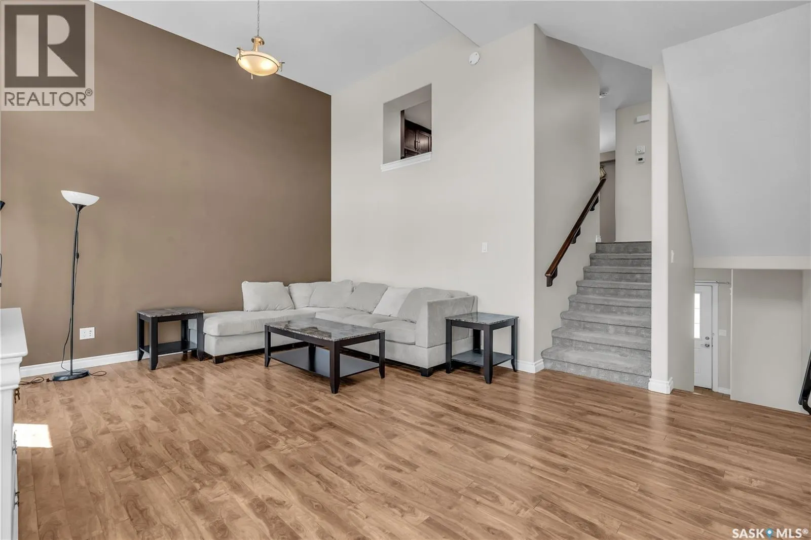 103 212 Willis CRESCENT