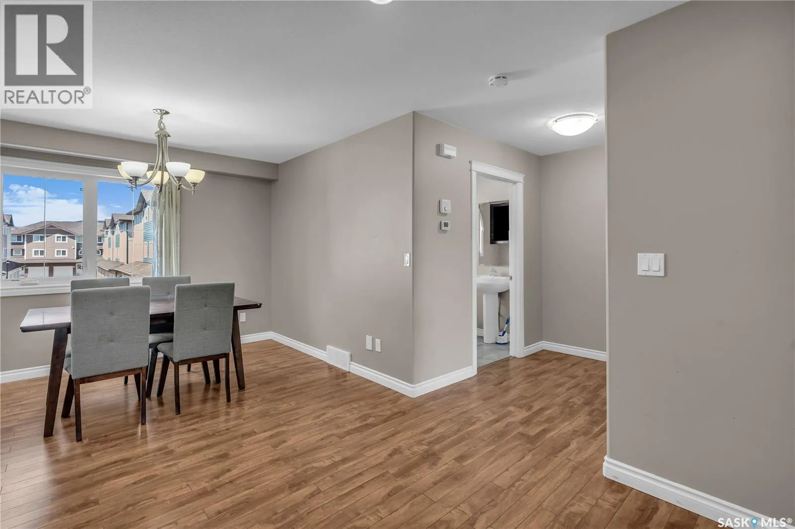 103 212 Willis CRESCENT