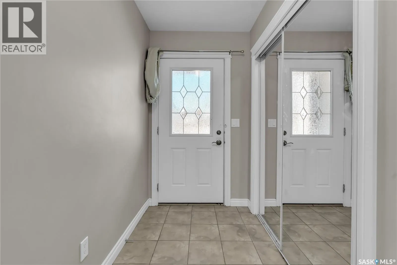103 212 Willis CRESCENT