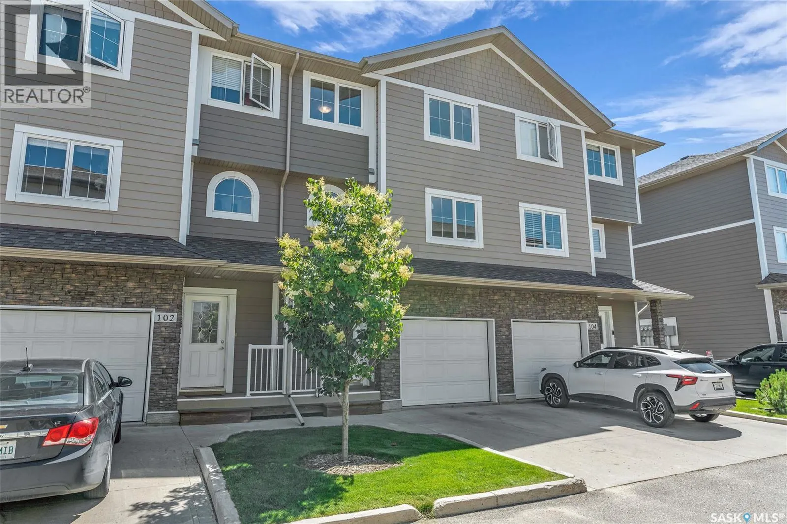 103 212 Willis CRESCENT