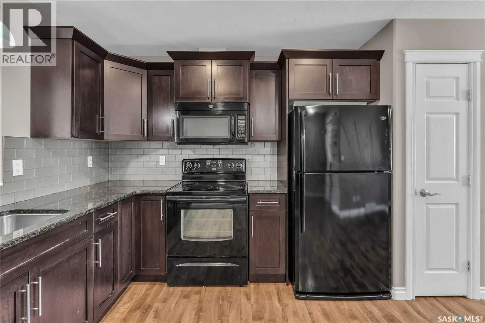 103 212 Willis CRESCENT