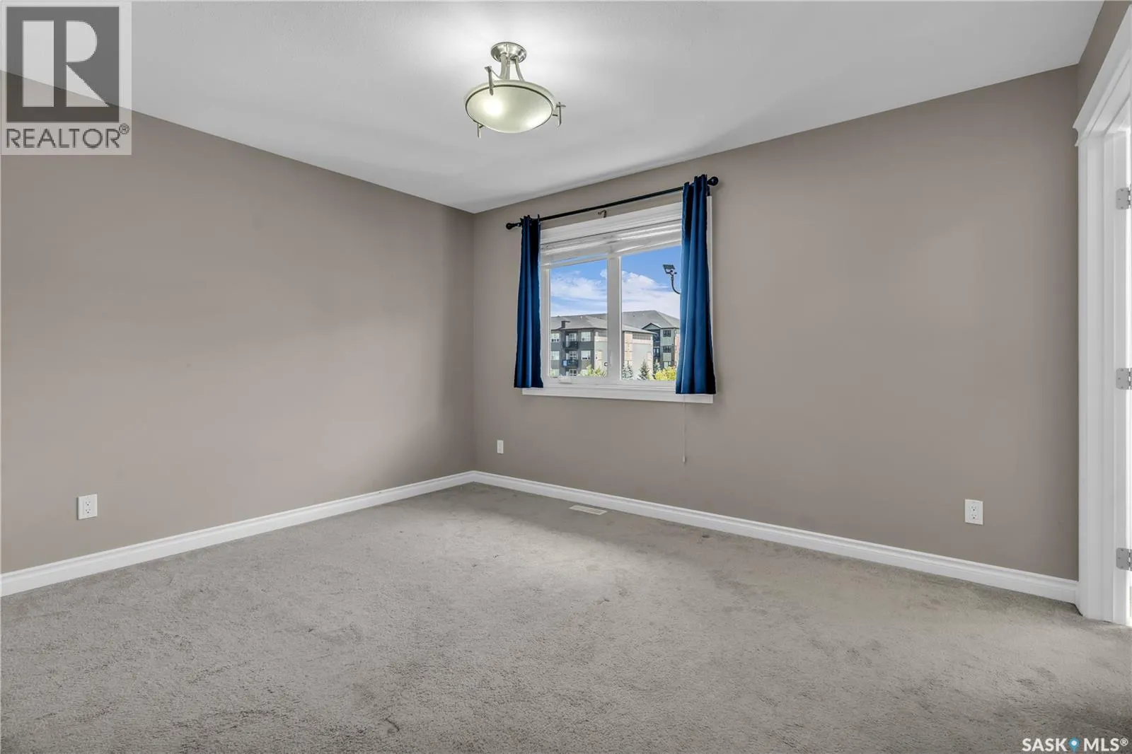 103 212 Willis CRESCENT