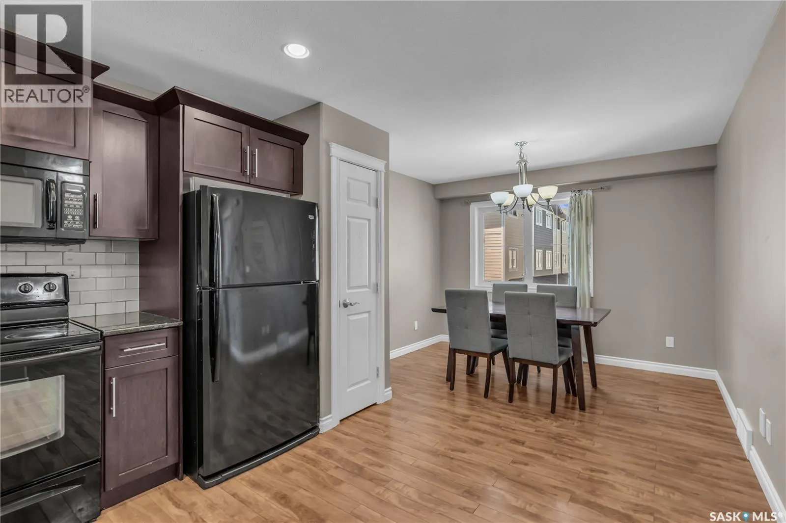 103 212 Willis CRESCENT