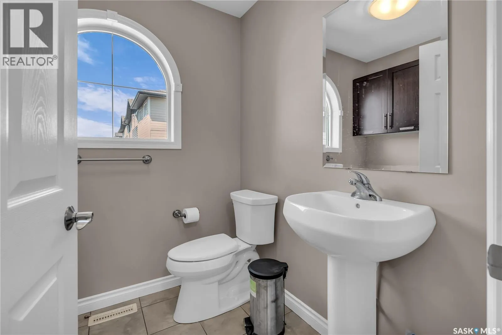 103 212 Willis CRESCENT