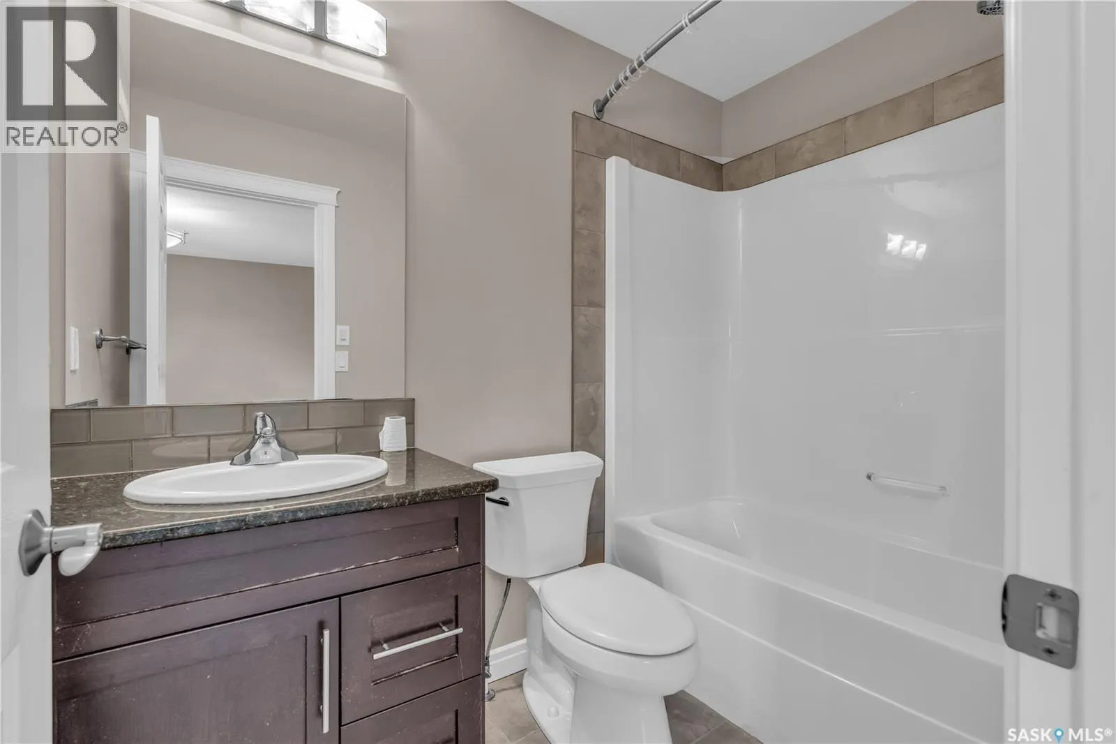 103 212 Willis CRESCENT