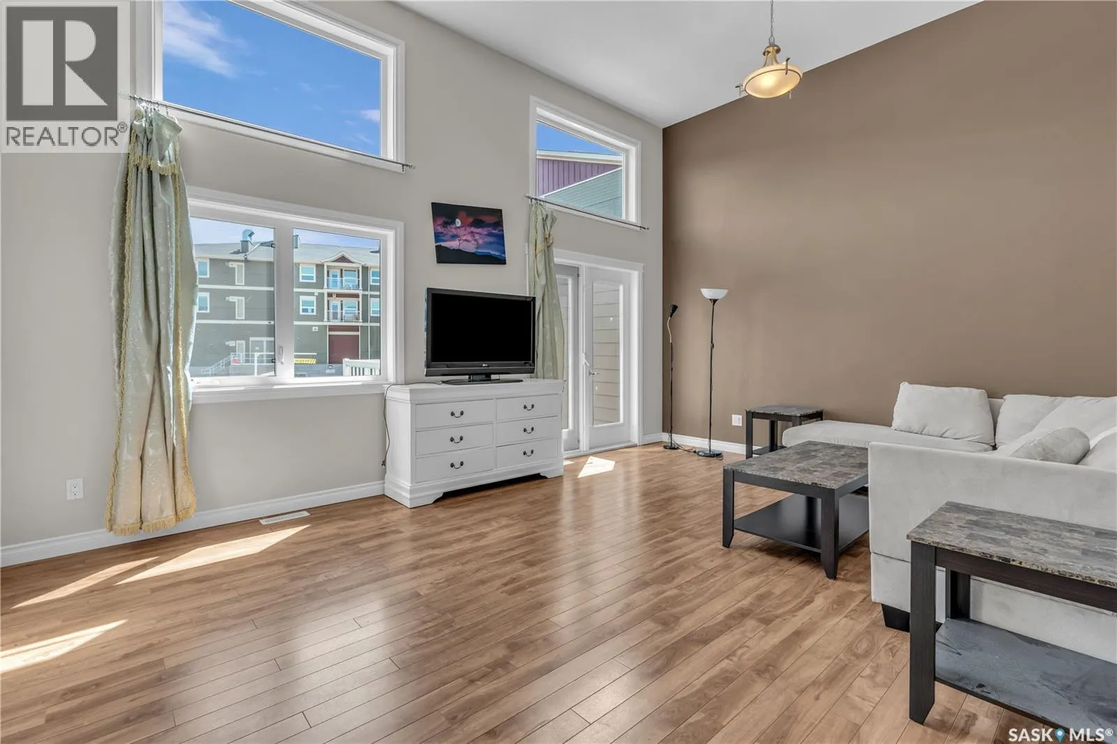 103 212 Willis CRESCENT
