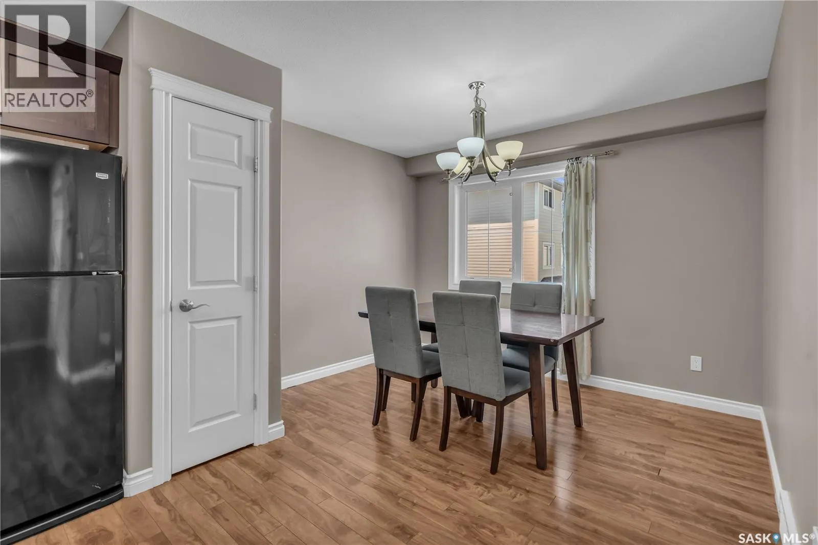 103 212 Willis CRESCENT