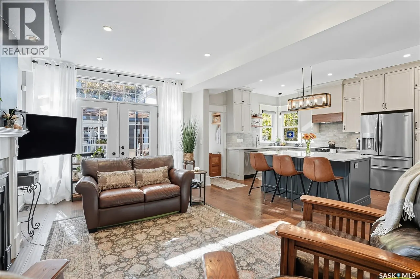 116 9th STREET E