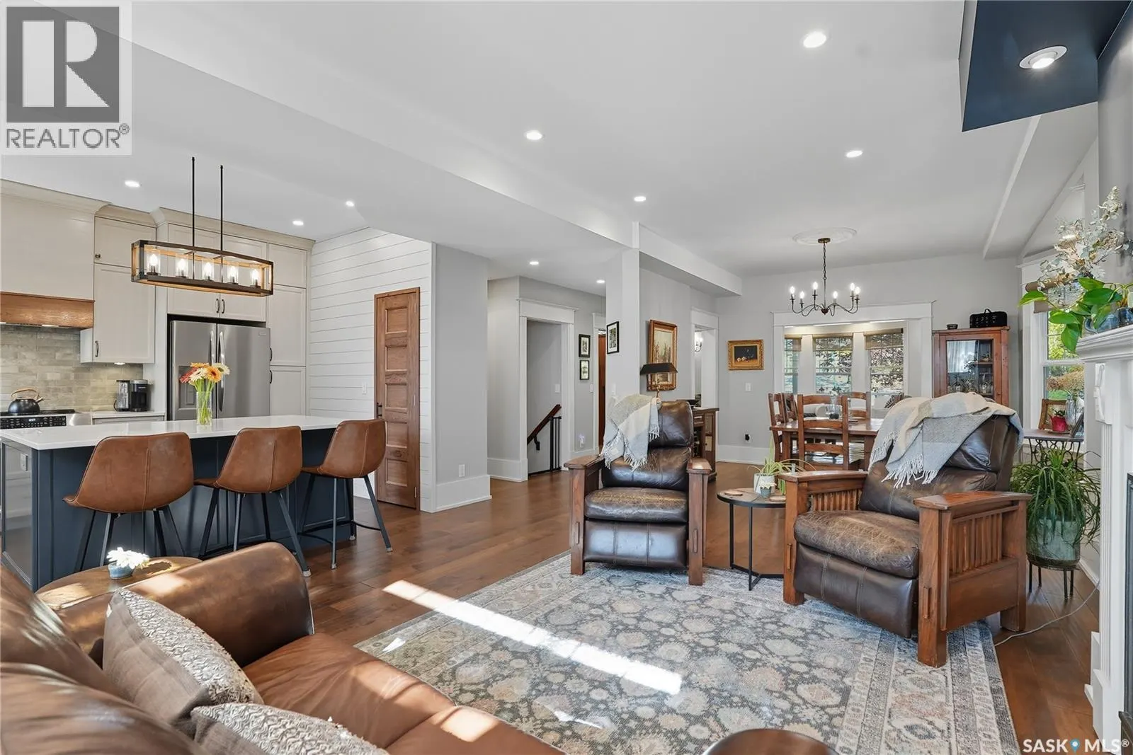 116 9th STREET E