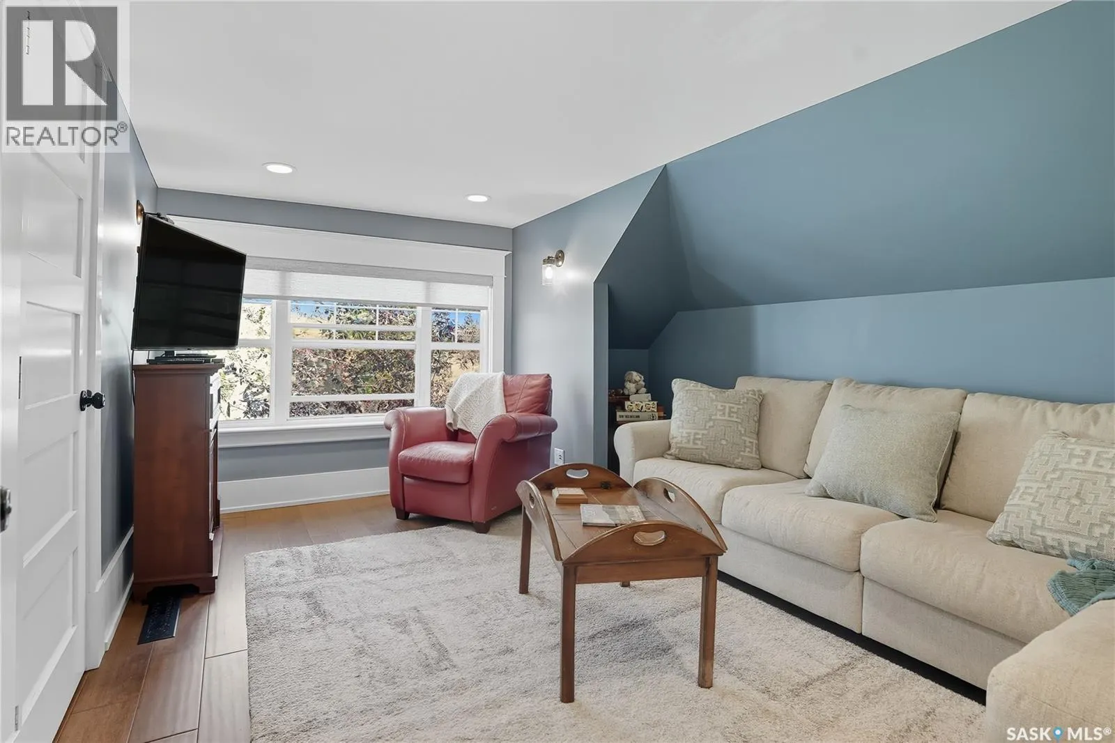 116 9th STREET E