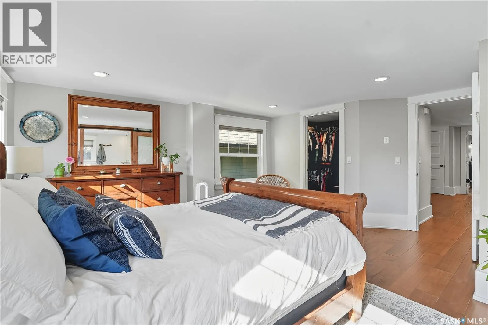 116 9th STREET E