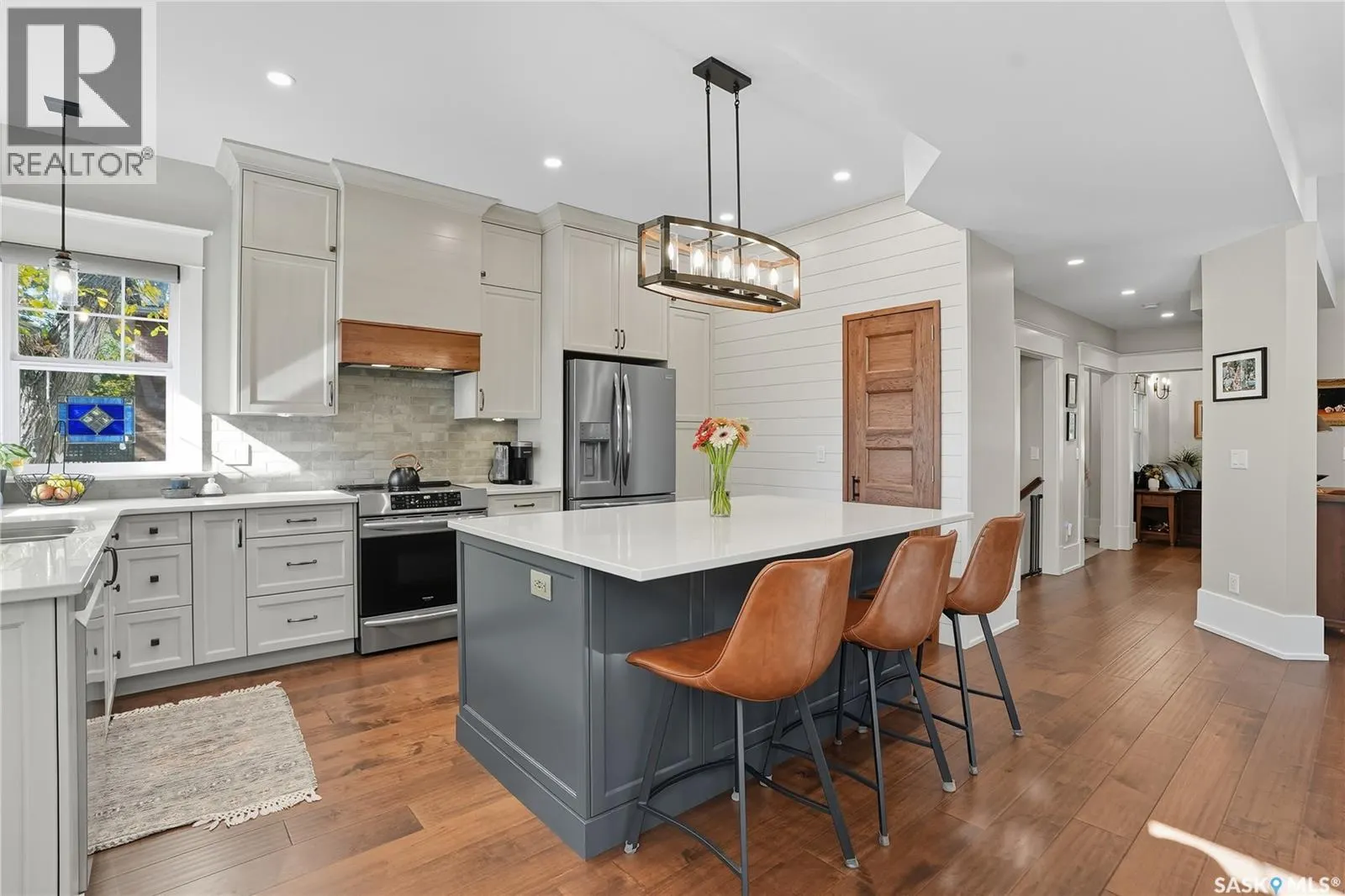 116 9th STREET E