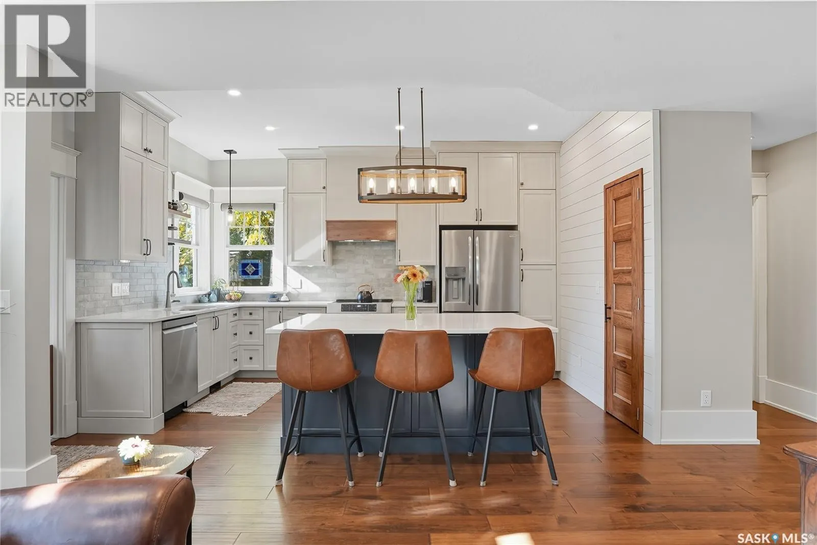116 9th STREET E