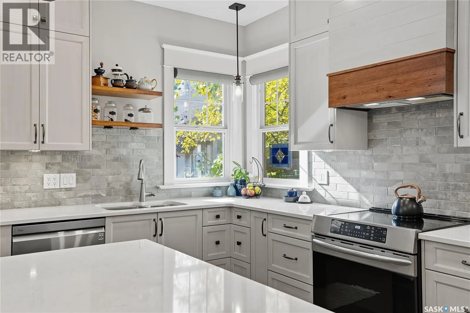 116 9th STREET E