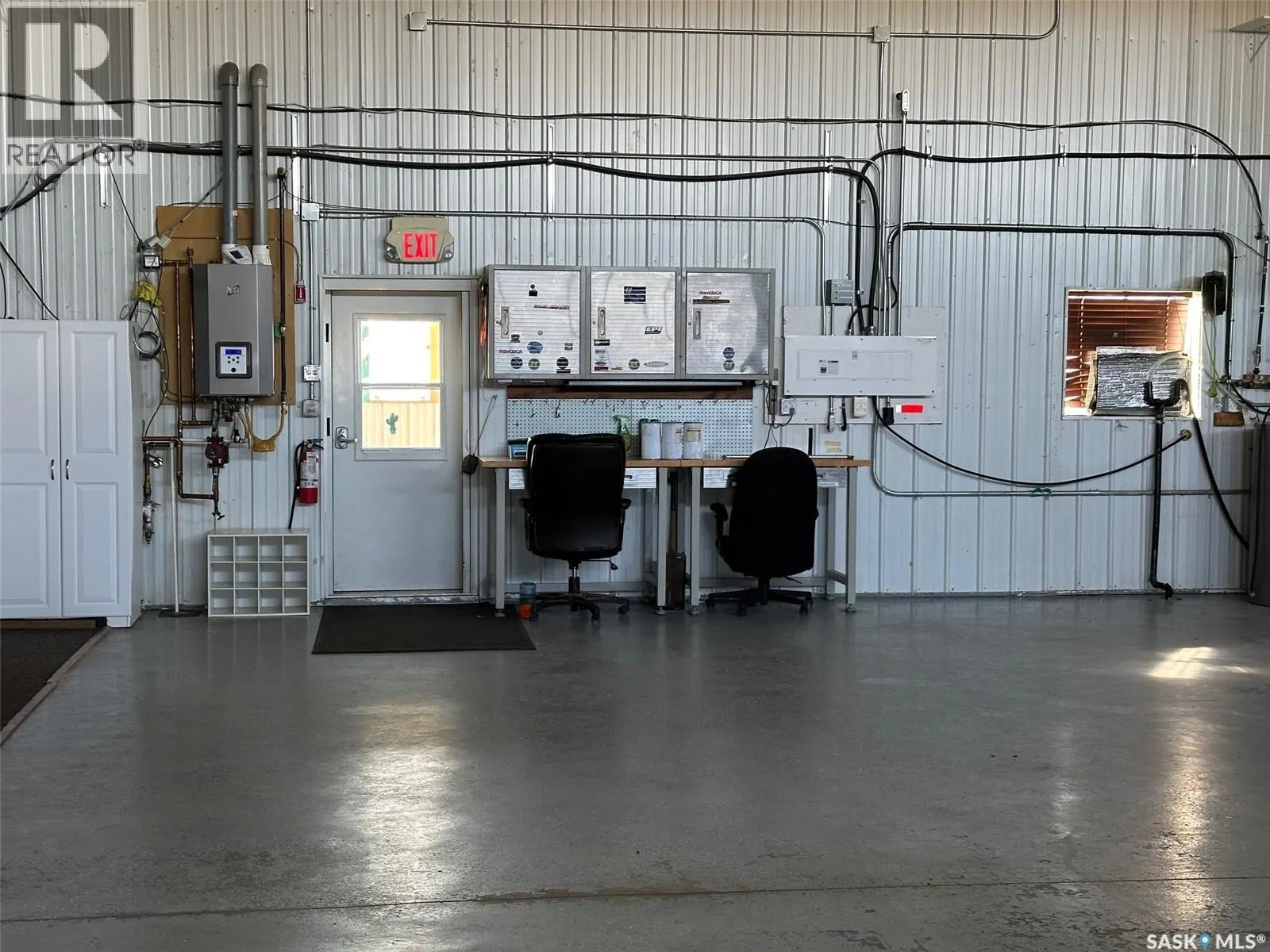 5 109 Industrial DRIVE