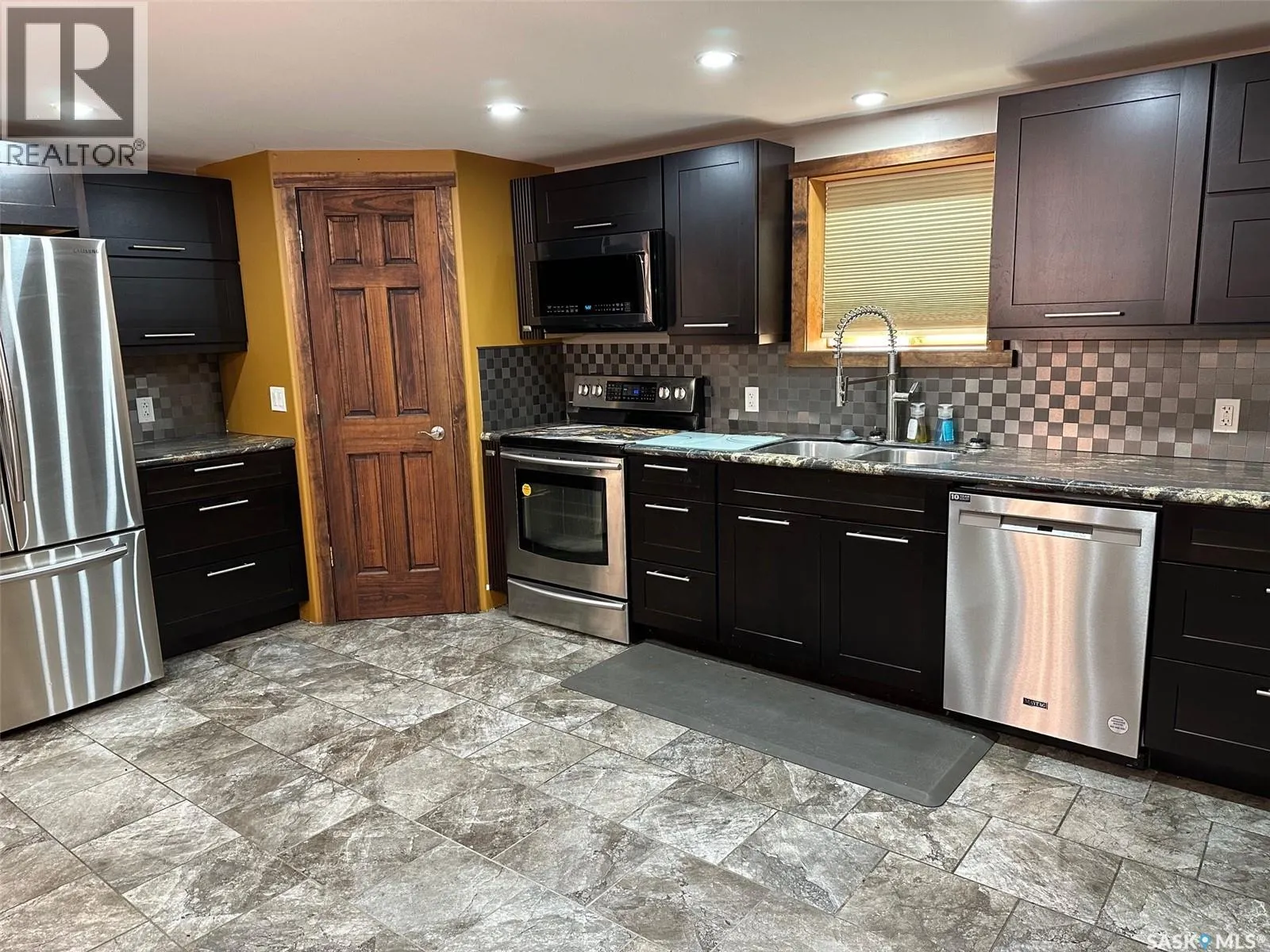 5 109 Industrial DRIVE