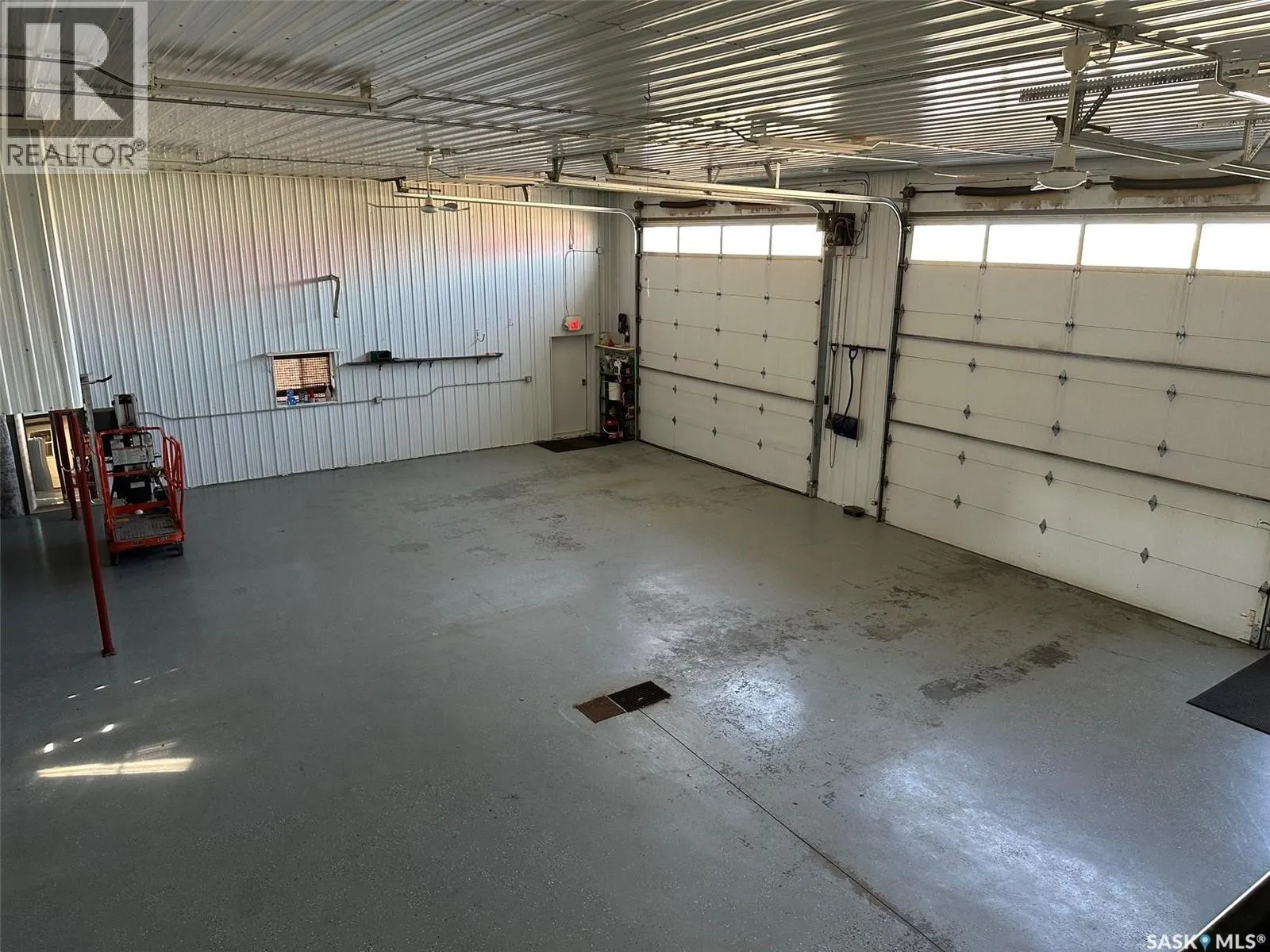 5 109 Industrial DRIVE
