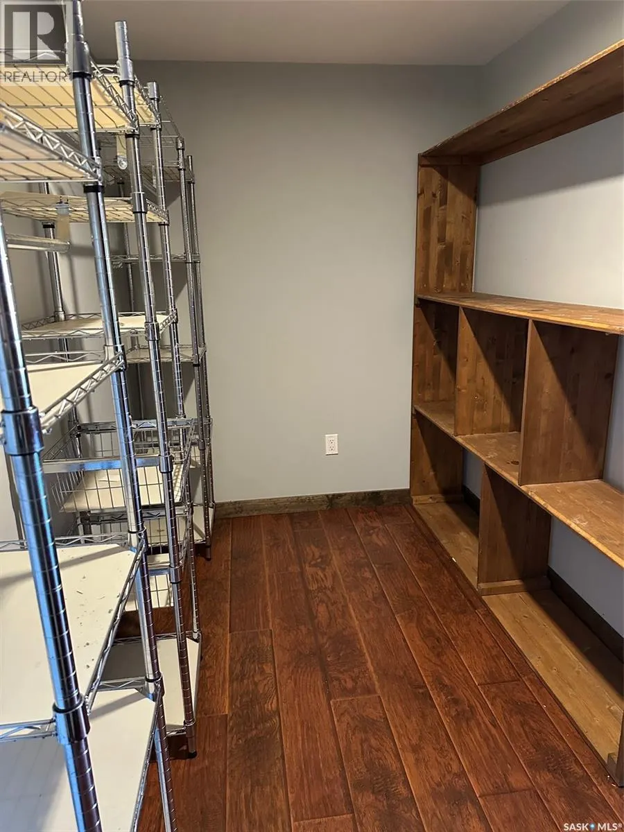 5 109 Industrial DRIVE