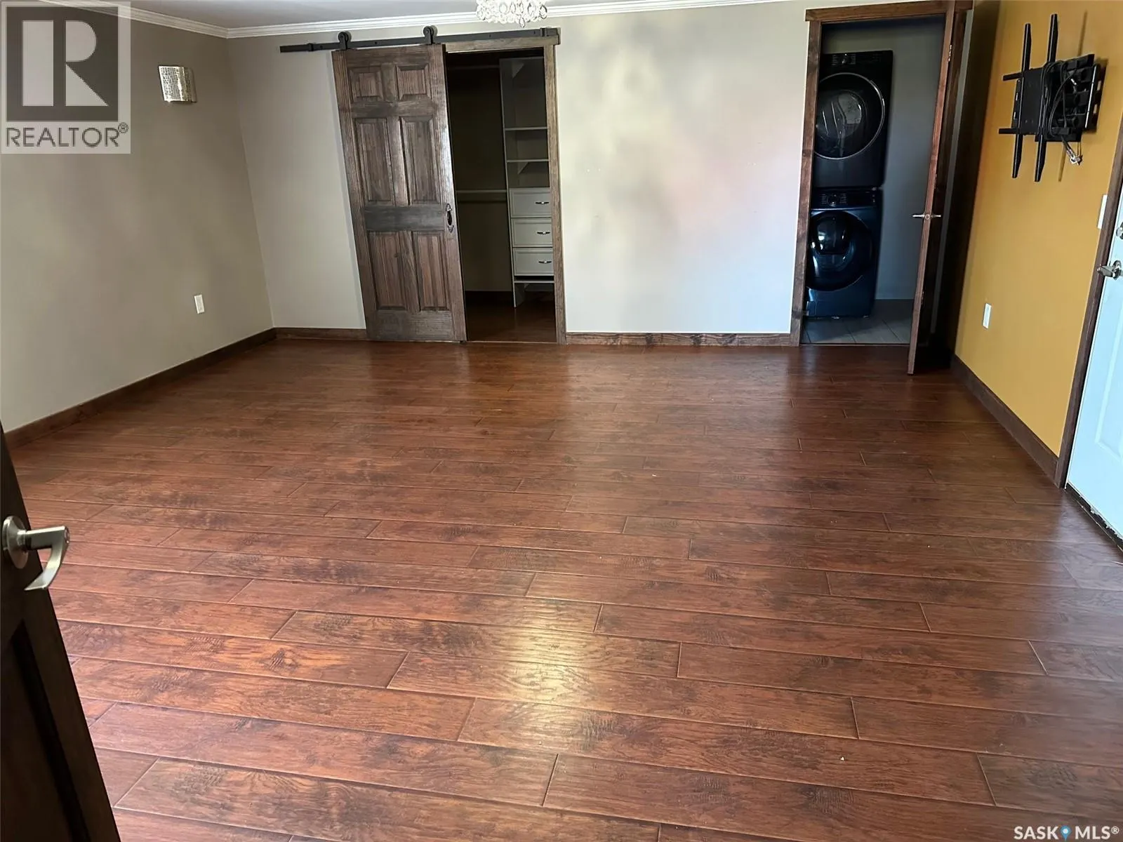 5 109 Industrial DRIVE