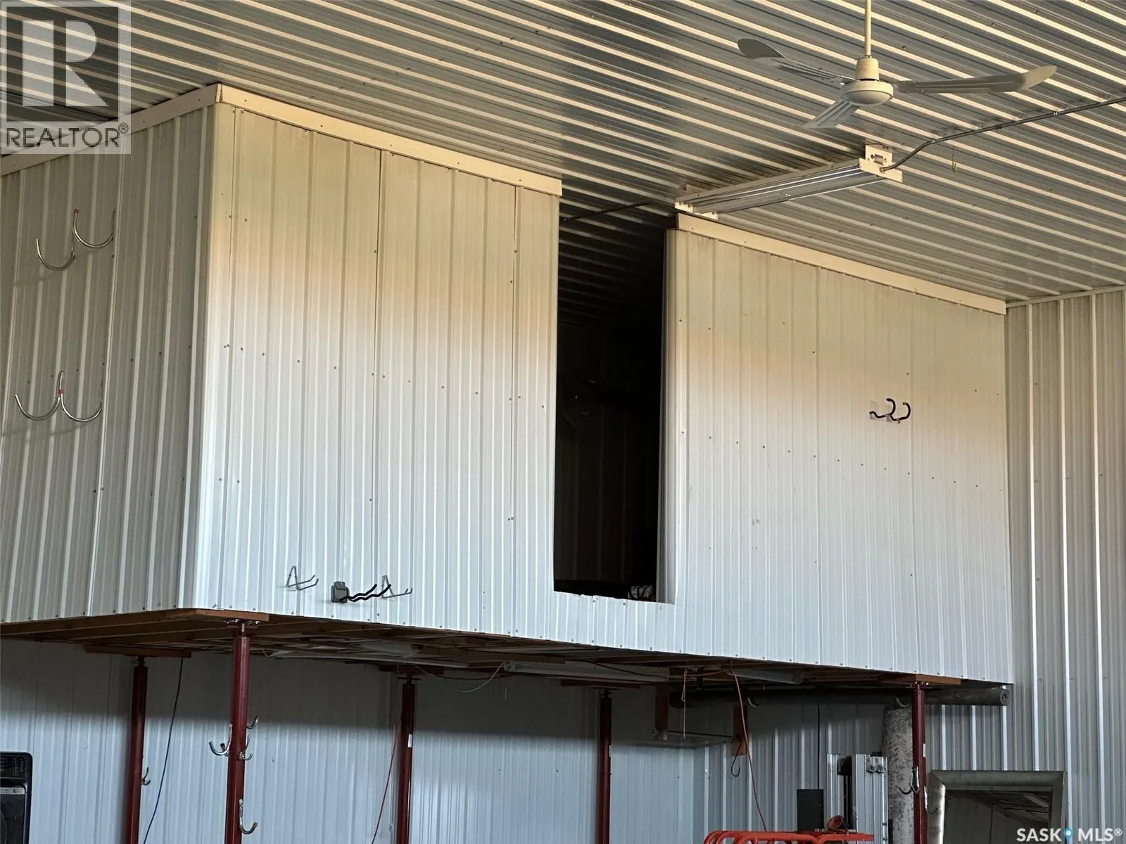 5 109 Industrial DRIVE