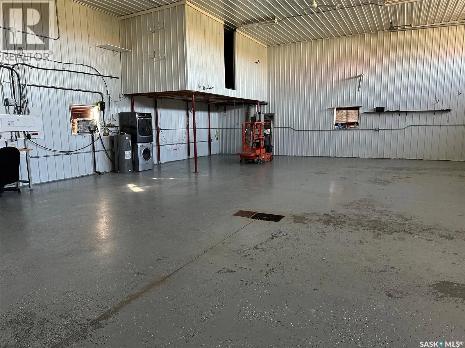 5 109 Industrial DRIVE