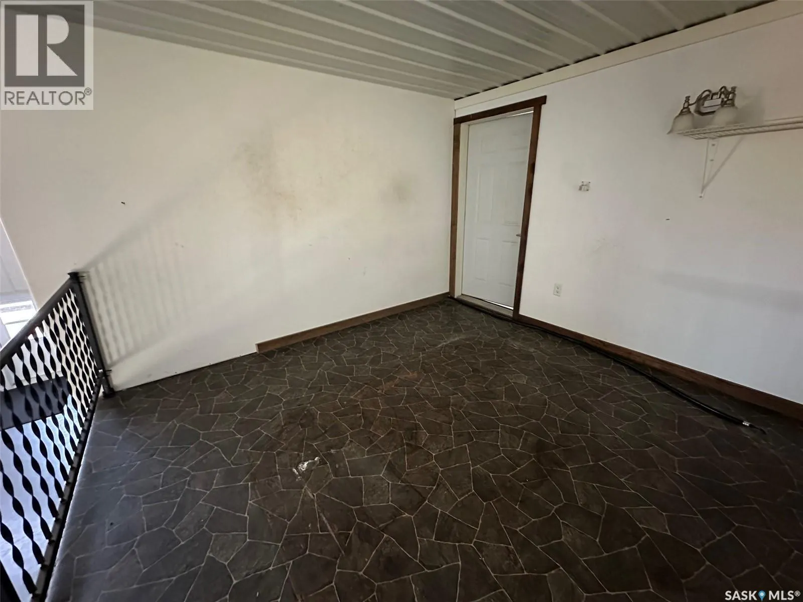 5 109 Industrial DRIVE