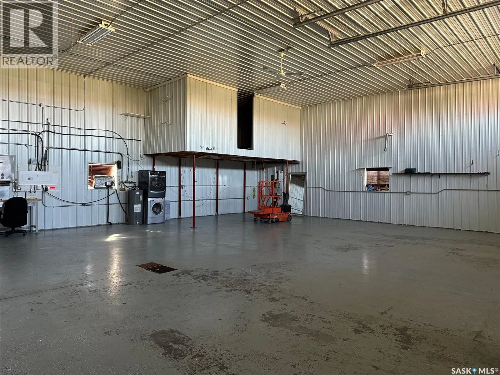 5 109 Industrial DRIVE