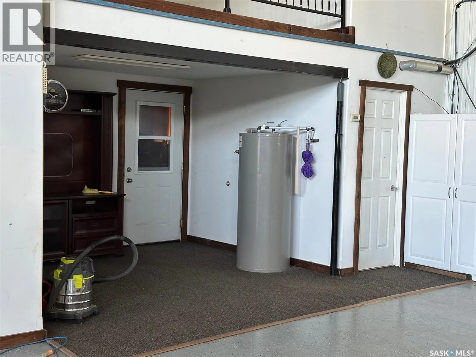 5 109 Industrial DRIVE
