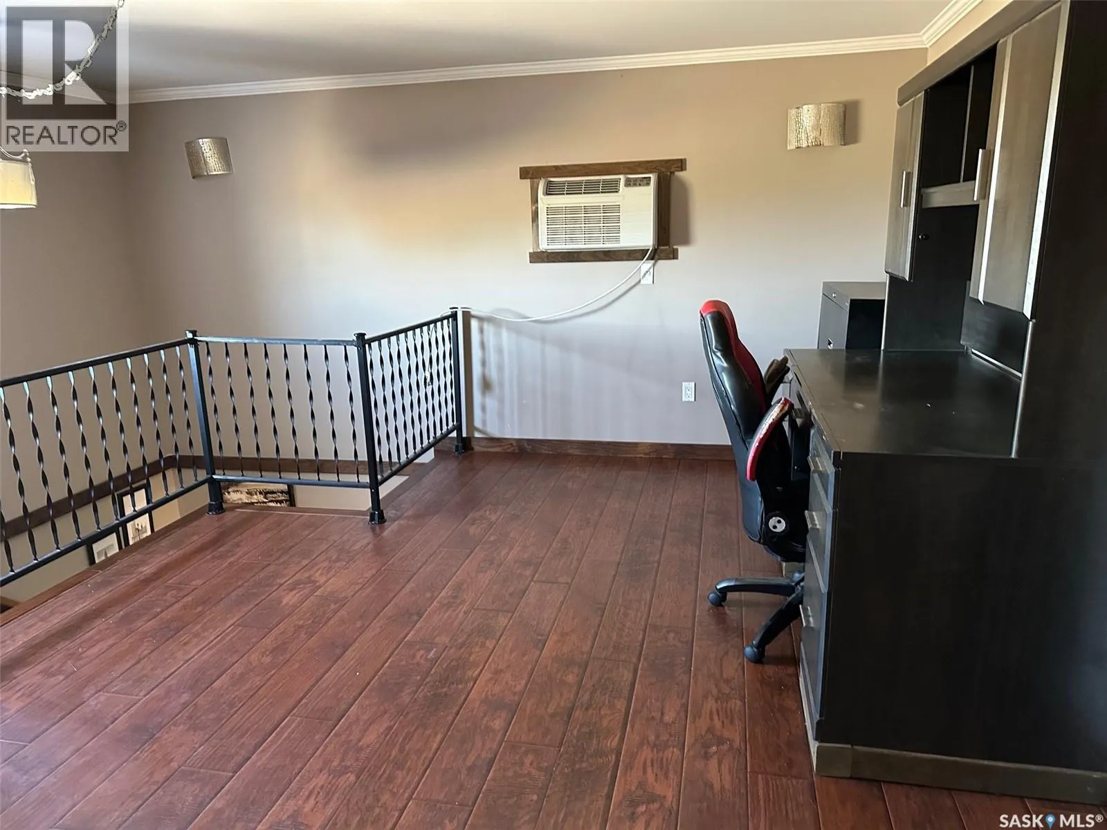 5 109 Industrial DRIVE